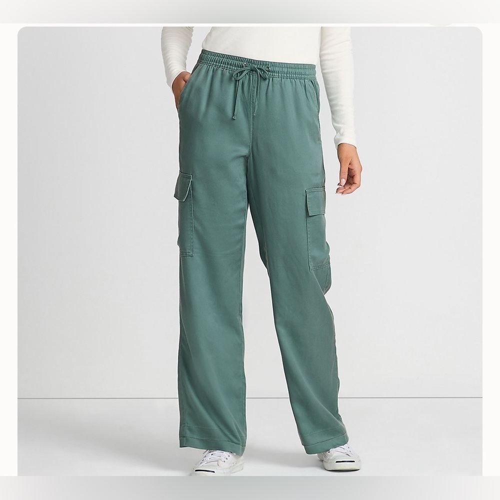 Lands End Teal Green Cargo Pants. Size 8. EUC